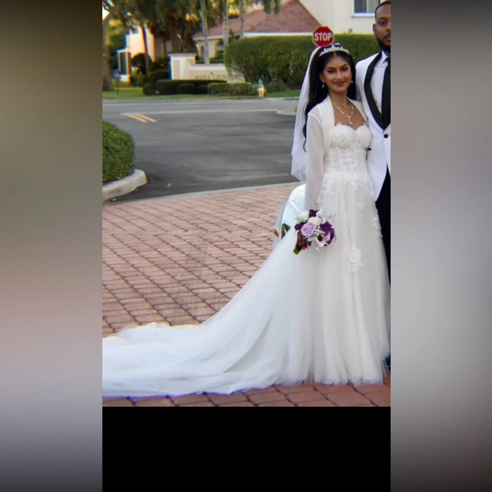 Wedding dress - Picture 3 of 7